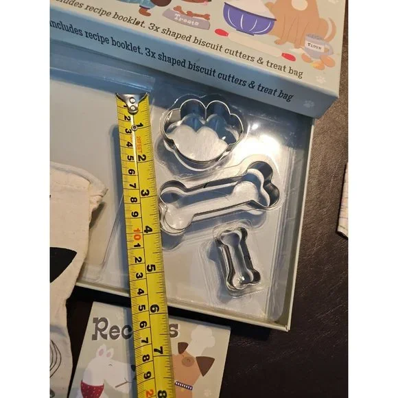 SOLD Make Your Own Dog Treats Kit With Dogtreat Recipes - UNUSED In Original Box - Picture 4 of 5
